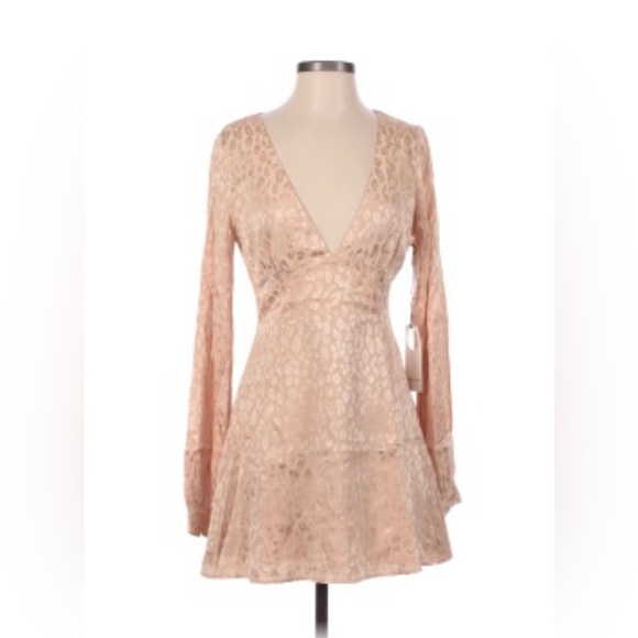 NWT Privacy Please Revolve satin print peach pink nude open back dress Medium - Picture 2 of 12